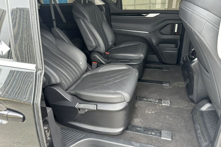 Used SAIC MAXUS G20 2023 PLUS 2.0T Gasoline Automatic Luxury Edition Interior 4