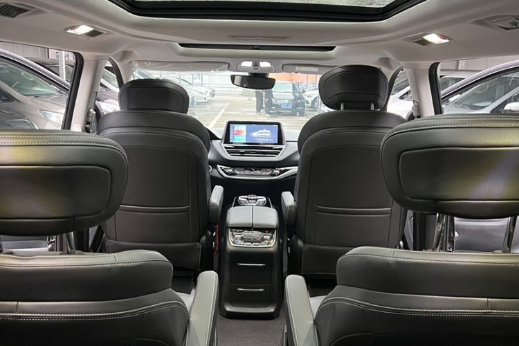 Used SAIC MAXUS G20 2023 Facelifted PLUS 2.0T Gasoline Automatic Luxury Edition Interior 8