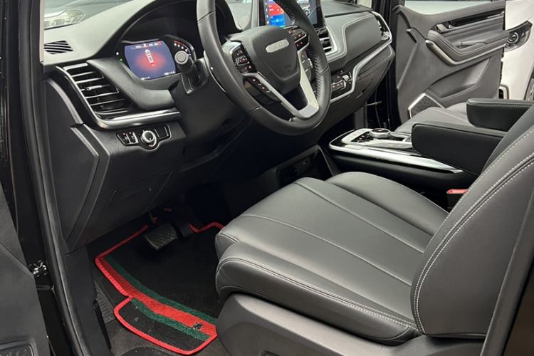 Used SAIC MAXUS G20 2023 Facelifted PLUS 2.0T Gasoline Automatic Luxury Edition Interior 9