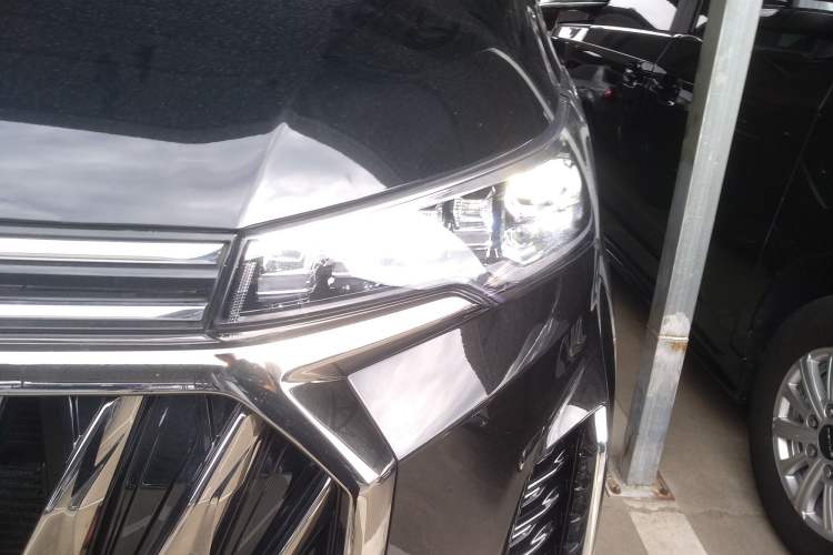 Used SAIC MAXUS G20 2023 Facelifted PLUS 2.0T Gasoline Automatic Luxury Edition Left Front Headlight