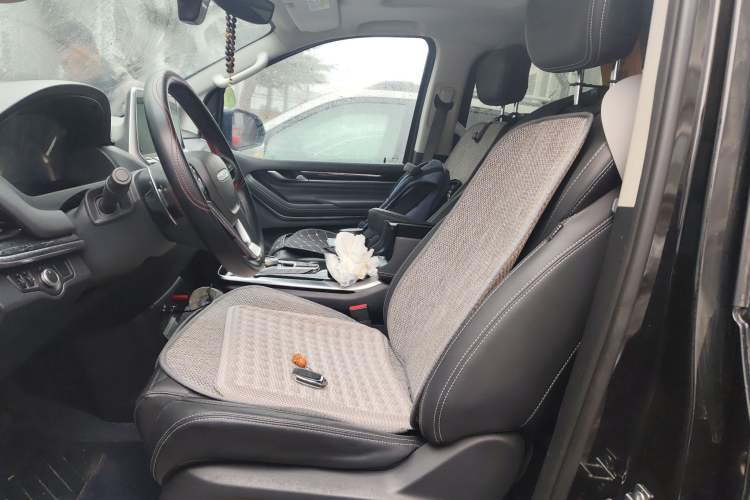 Used SAIC MAXUS G20 2023 Facelifted PLUS 2.0T Gasoline Automatic Luxury Edition Left Front Seat