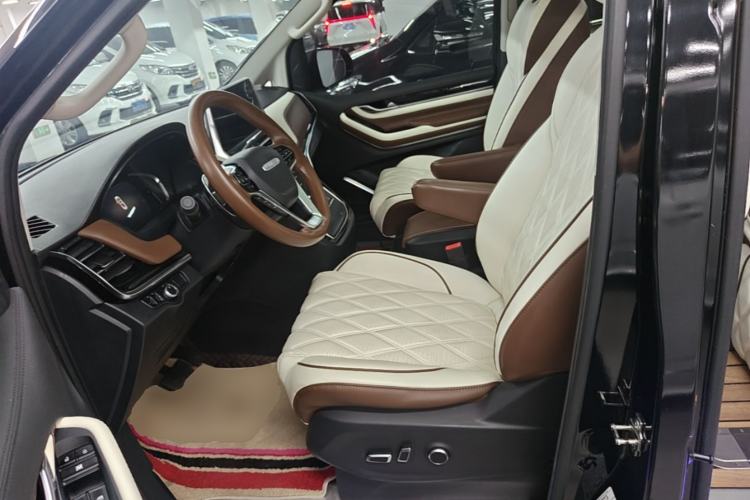 Used SAIC MAXUS G20 2023 Facelift PLUS 2.0T Diesel Automatic Luxury Edition Left Front Seat