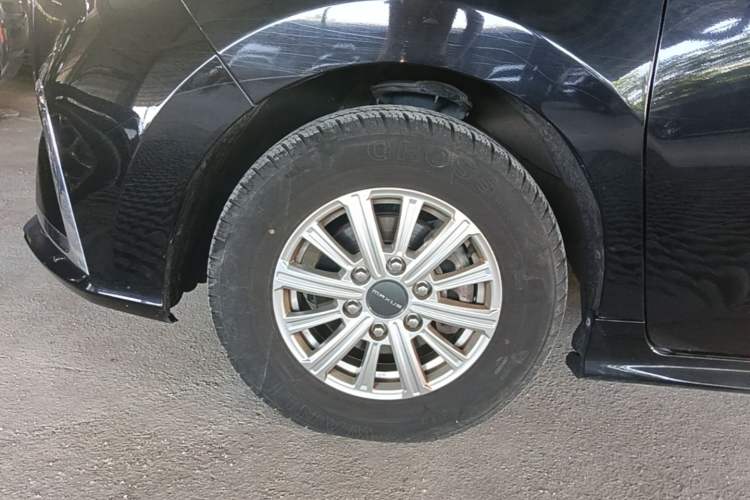 Used SAIC MAXUS G20 2023 Facelifted ES 2.0T Gasoline Automatic Value Edition Left Front Wheel Hub
