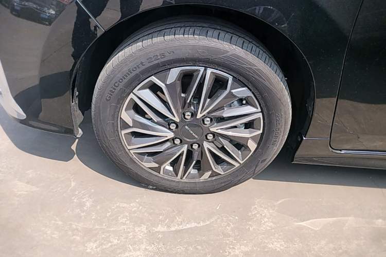 Used SAIC MAXUS G20 2023 Facelifted PLUS 2.0T Gasoline Automatic Luxury Edition Left Front Wheel Hub