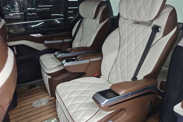 Used SAIC MAXUS G20 2023 Facelift PLUS 2.0T Diesel Automatic Luxury Edition Left Rear Seat