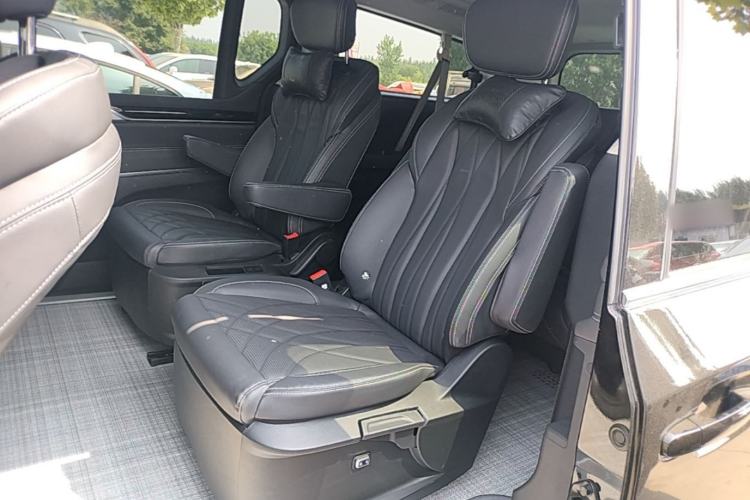 Used SAIC MAXUS G20 2023 Facelifted PLUS 2.0T Gasoline Automatic Luxury Edition Left Rear Seat