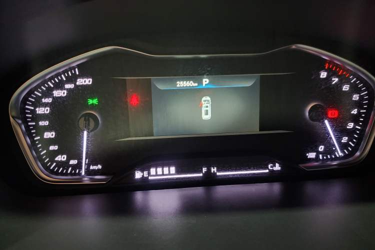 Used SAIC MAXUS G20 2023 Facelifted ES 2.0T Gasoline Automatic Value Edition Odometer Close Up
