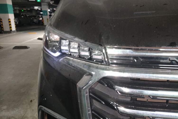Used SAIC MAXUS G20 2023 Facelifted ES 2.0T Diesel Manual - Exceptional Value Edition Right Front Headlight