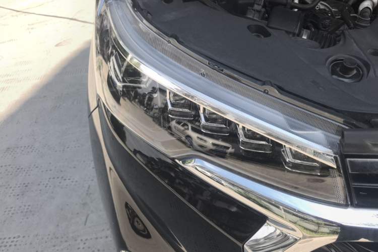 Used SAIC MAXUS G20 2023 Facelifted ES 2.0T Gasoline Automatic Value Edition Right Front Headlight