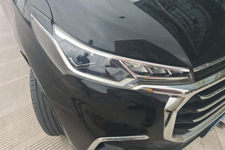 Used SAIC MAXUS G20 2023 Facelifted ES 2.0T Diesel Manual - Exceptional Value Edition Right Front Headlight