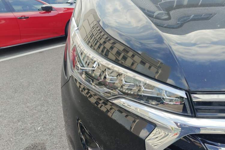 Used SAIC MAXUS G20 2023 Facelifted ES 2.0T Gasoline Automatic Value Edition Right Front Headlight