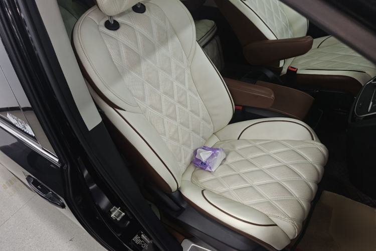 Used SAIC MAXUS G20 2023 Facelift PLUS 2.0T Diesel Automatic Luxury Edition Right Front Seat