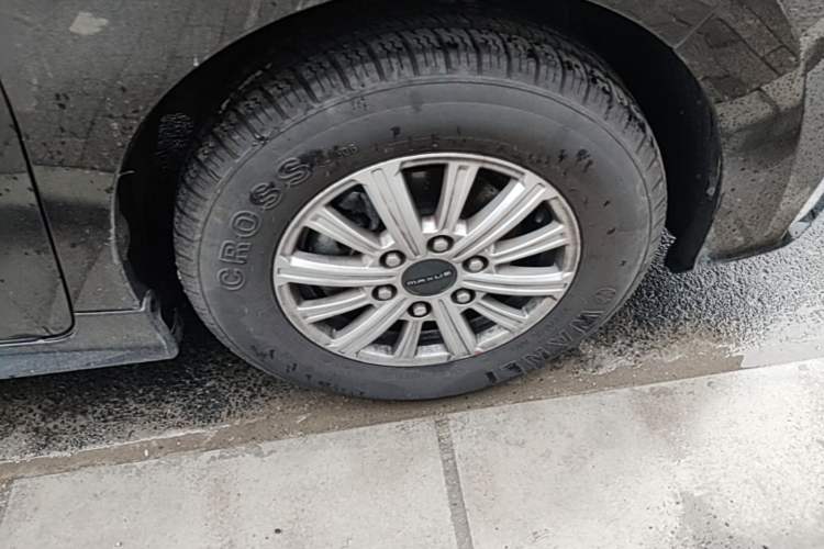 Used SAIC MAXUS G20 2023 Facelifted ES 2.0T Gasoline Automatic Value Edition Right Front Wheel Hub