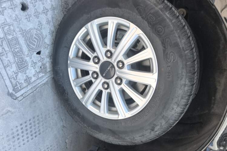 Used SAIC MAXUS G20 2023 Facelifted ES 2.0T Gasoline Automatic Value Edition Right Front Wheel Hub