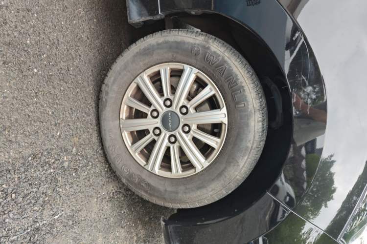 Used SAIC MAXUS G20 2023 Facelifted ES 2.0T Gasoline Automatic Value Edition Right Front Wheel Hub