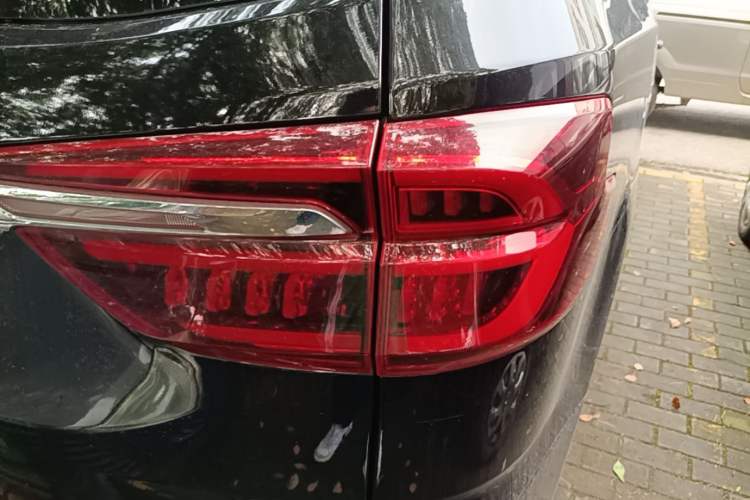 Used SAIC MAXUS G20 2023 Facelifted ES 2.0T Gasoline Automatic Value Edition Right Rear Taillight
