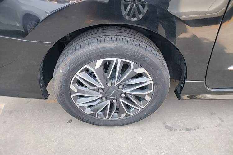 Used SAIC MAXUS G20 2023 Facelifted PLUS 2.0T Gasoline Automatic Luxury Edition Right Rear Wheel Hub