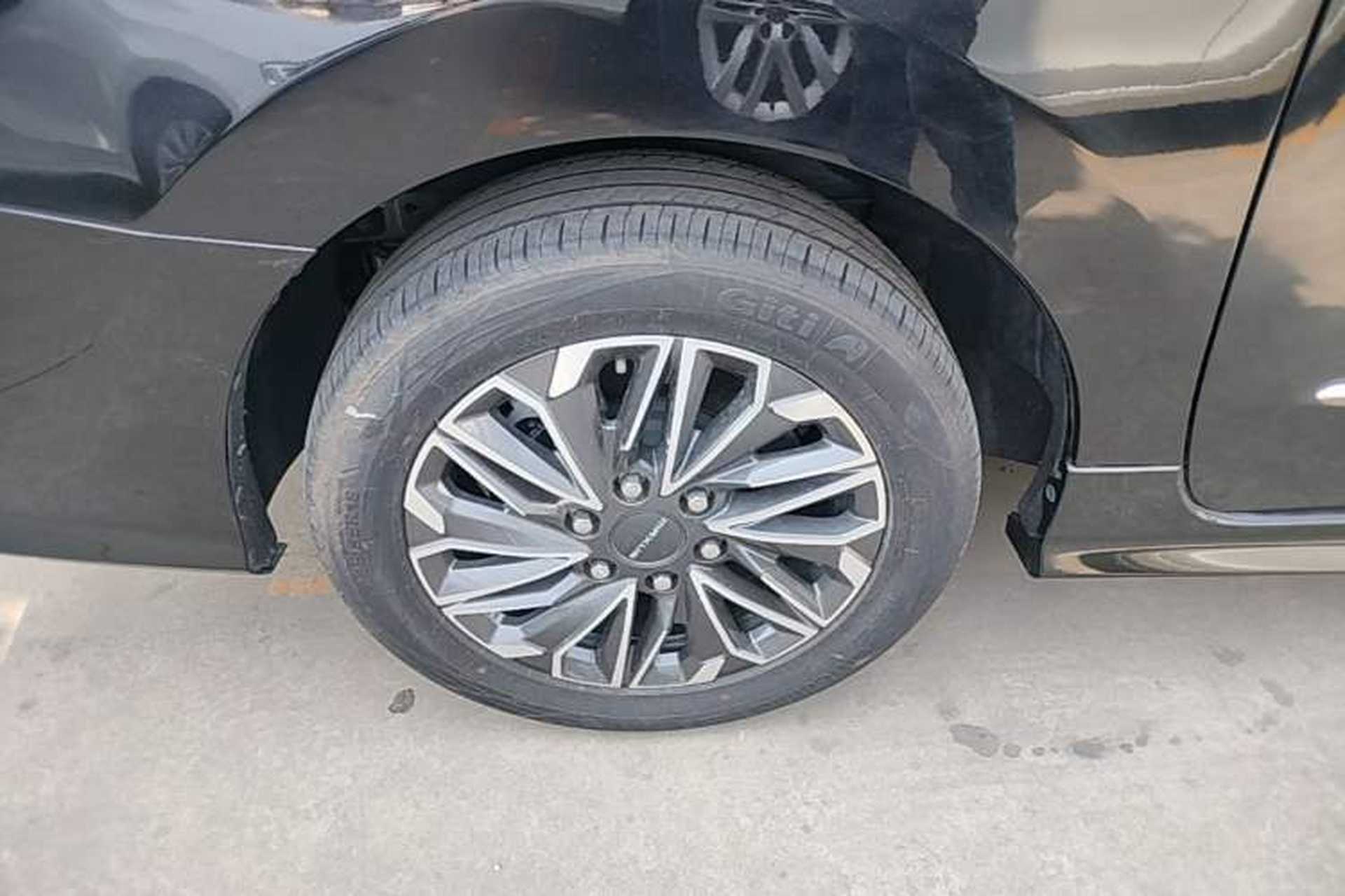 Used SAIC MAXUS G20 2023 Facelifted PLUS 2.0T Gasoline Automatic Luxury Edition Right Rear Wheel Hub
