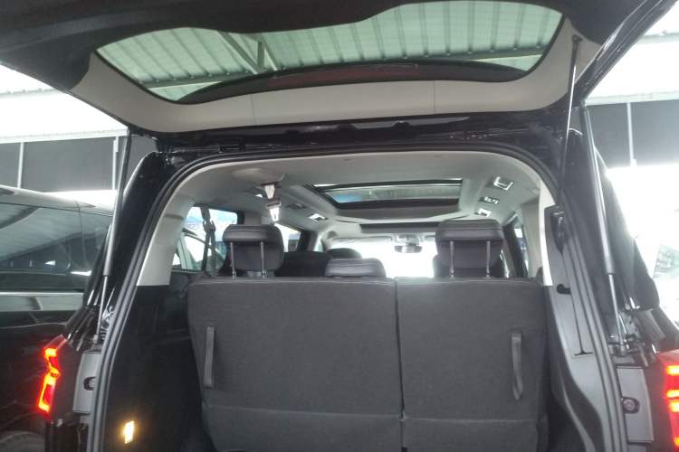 Used SAIC MAXUS G20 2023 Facelifted PLUS 2.0T Gasoline Automatic Luxury Edition Trunk