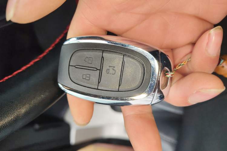 Used SAIC MAXUS G20 2023 Facelifted PLUS 2.0T Gasoline Automatic Luxury Edition Vehicle Key