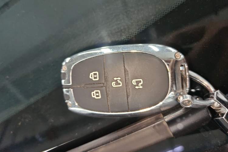 Used SAIC MAXUS G20 2023 Facelift PLUS 2.0T Diesel Automatic Luxury Edition Vehicle Key