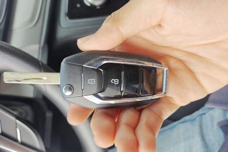 Used SAIC MAXUS G20 2023 Facelifted ES 2.0T Gasoline Automatic Value Edition Vehicle Key