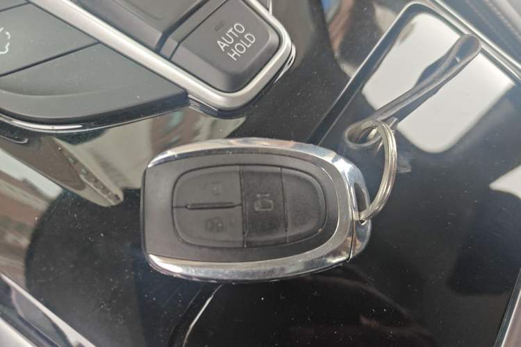 Used SAIC MAXUS G20 2023 Facelifted PLUS 2.0T Gasoline Automatic Luxury Edition Vehicle Key