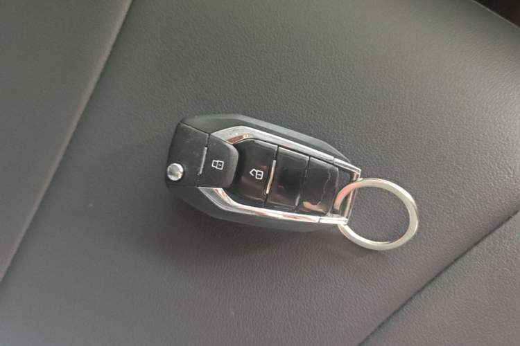 Used SAIC MAXUS G20 2023 Facelifted ES 2.0T Gasoline Automatic Value Edition Vehicle Key
