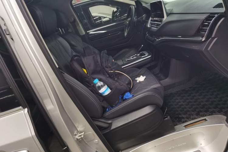 Used SAIC MAXUS G20 2023 Facelift PLUS 2.0T Gasoline Automatic Luxury Touring Edition Interior 5