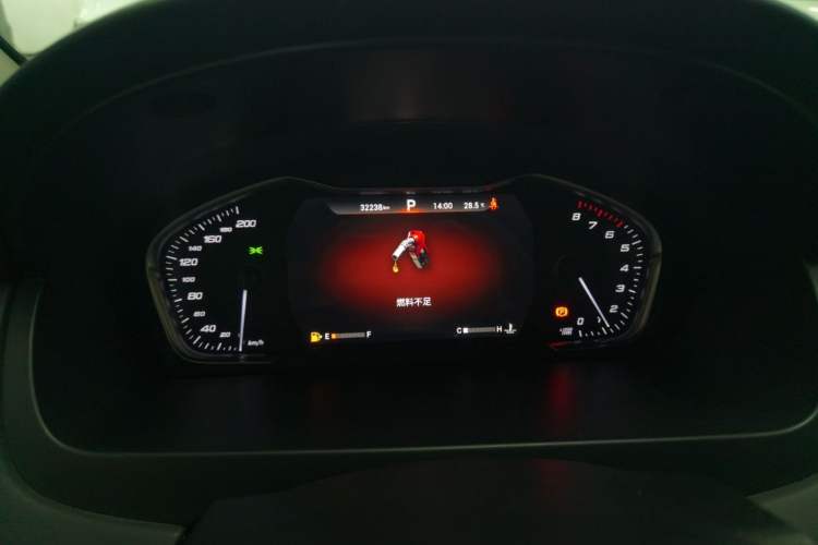 Used SAIC MAXUS G20 2023 Facelift PLUS 2.0T Gasoline Automatic Luxury Touring Edition Odometer Close Up