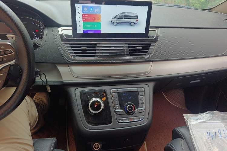 Used SAIC MAXUS G20 2023 Facelifted ES 2.0T Gasoline Automatic Value Edition Audio And AC Panel