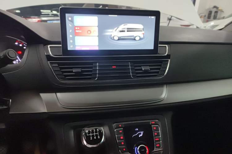 Used SAIC MAXUS G20 2023 Facelifted ES 2.0T Diesel Manual - Exceptional Value Edition Audio And AC Panel