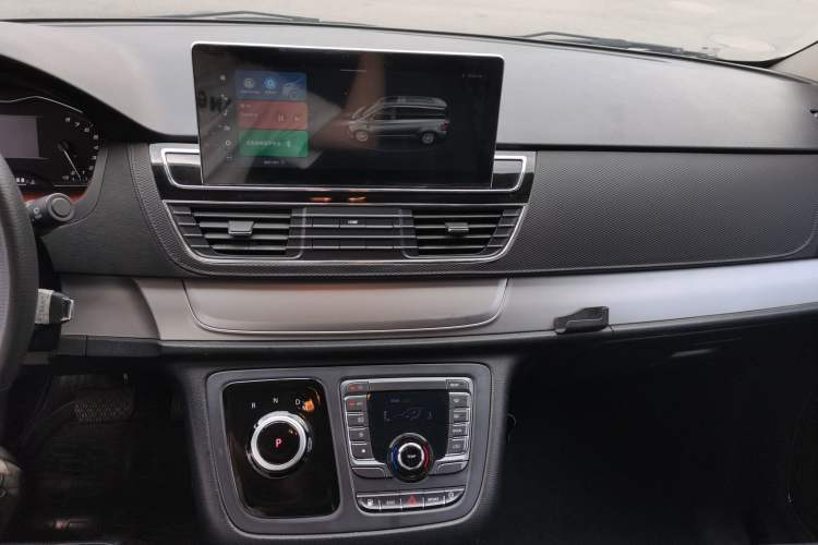 Used SAIC MAXUS G20 2023 Facelifted ES 2.0T Gasoline Automatic Value Edition Audio And AC Panel