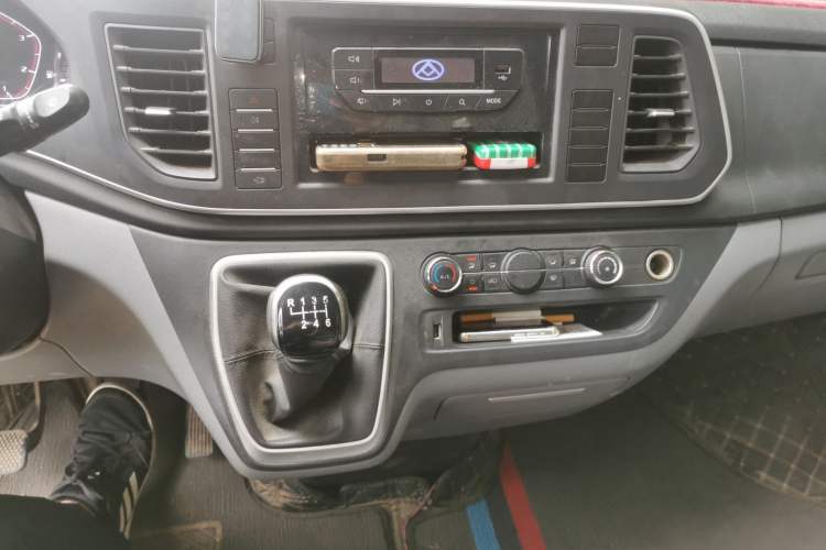 Used SAIC MAXUS G20 2023 ES 2.0T Diesel Manual Value Edition Audio And AC Panel