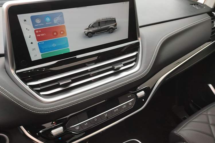 Used SAIC MAXUS G20 2023 Facelifted PLUS 2.0T Gasoline Automatic Luxury Edition Audio And AC Panel
