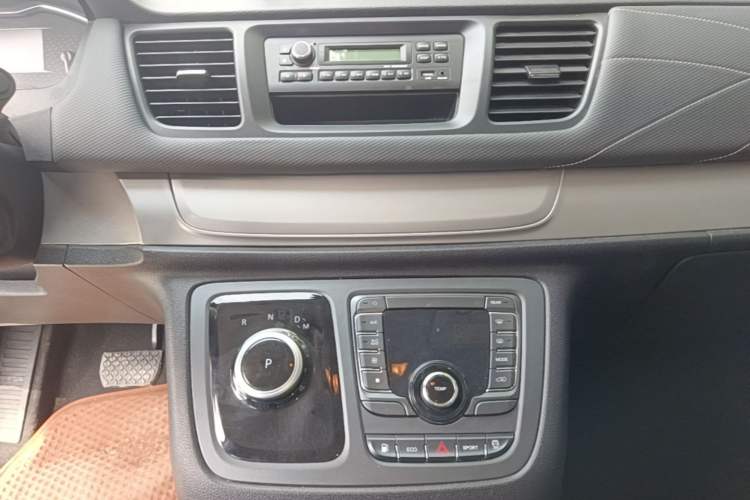 Used SAIC MAXUS G20 2023 ES 2.0T Gasoline Automatic Value Edition Audio And AC Panel