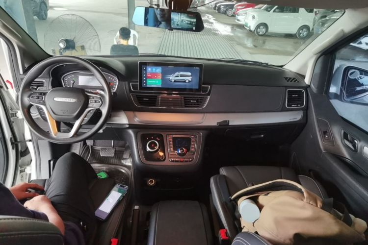 Used SAIC MAXUS G20 2023 Facelifted ES 2.0T Gasoline Automatic Value Edition Center Console