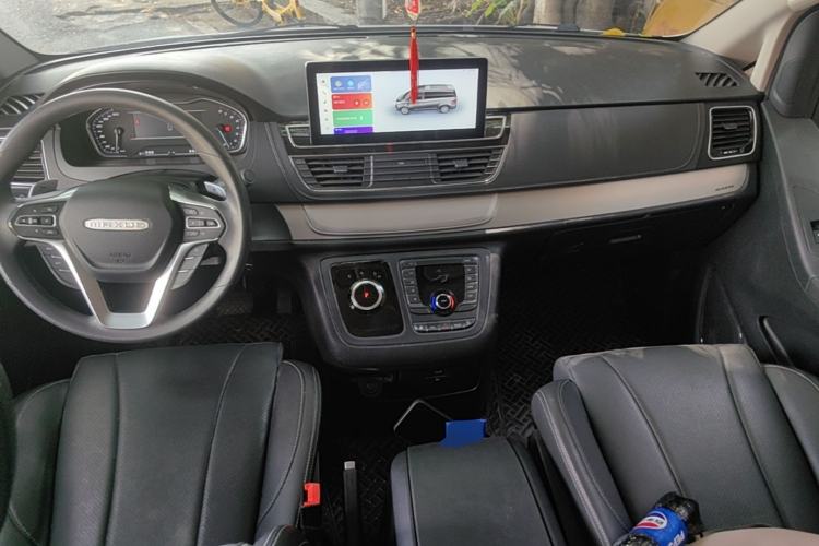 Used SAIC MAXUS G20 2023 Facelifted ES 2.0T Gasoline Automatic Value Edition Center Console