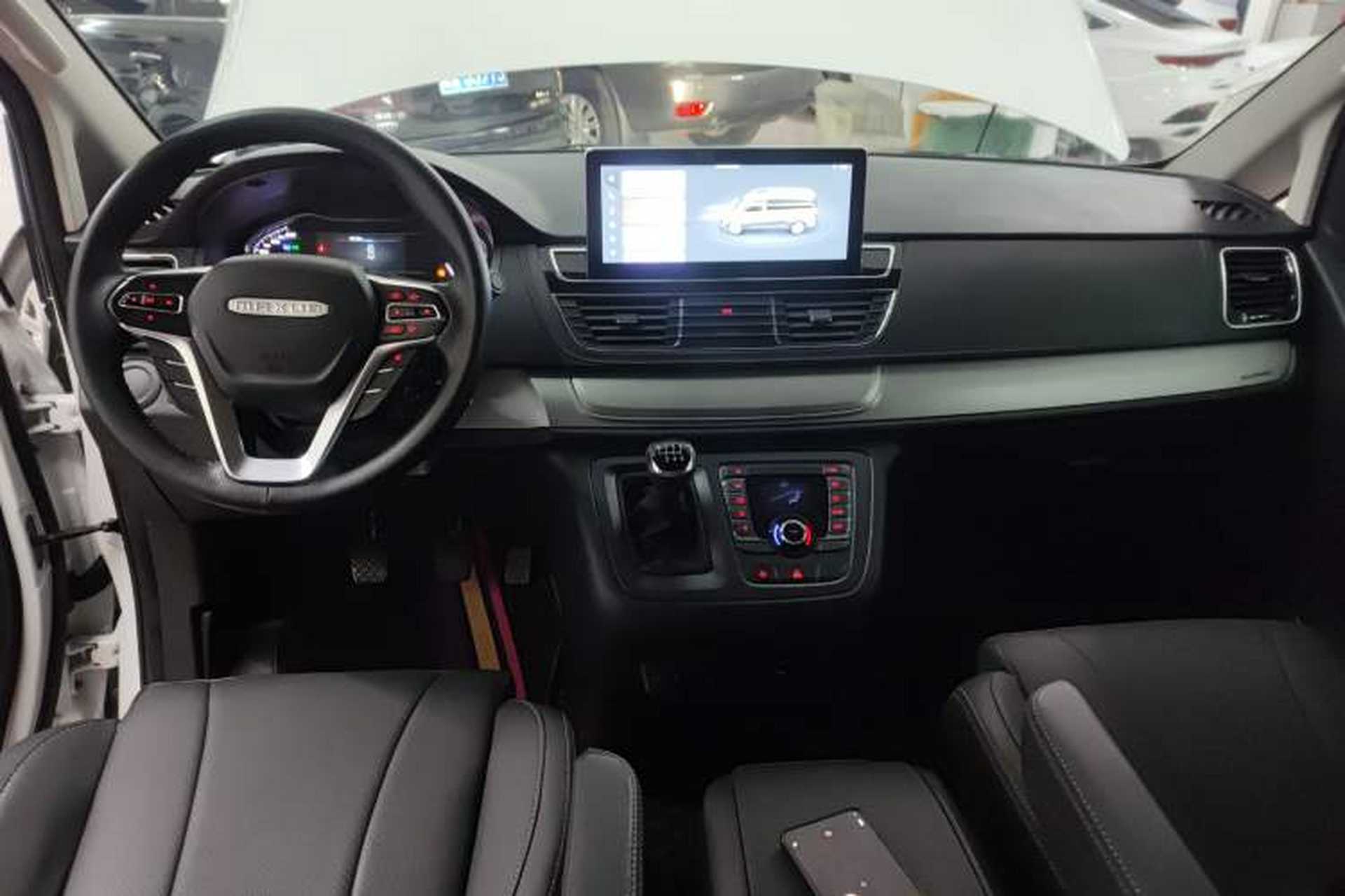 Used SAIC MAXUS G20 2023 Facelifted ES 2.0T Diesel Manual - Exceptional Value Edition Center Console