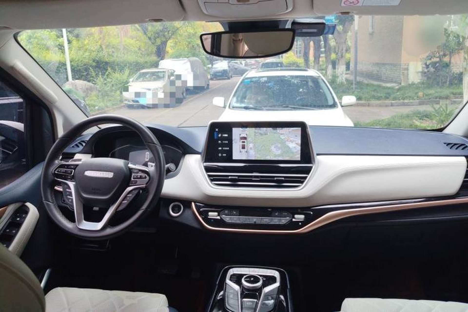 Used SAIC MAXUS G20 2023 Facelifted PLUS 2.0T Gasoline Automatic Flagship Edition Center Console