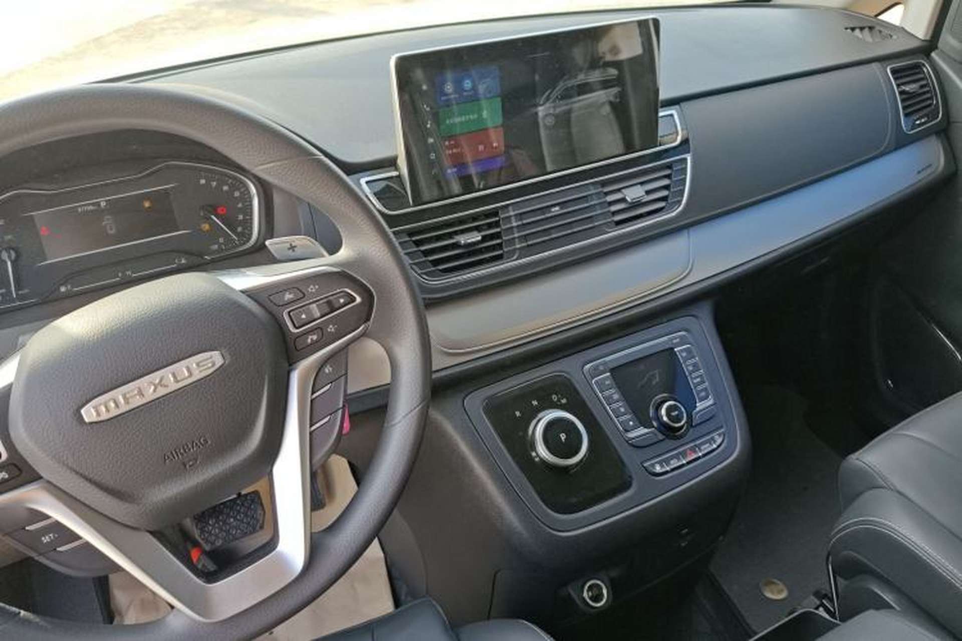 Used SAIC MAXUS G20 2023 Facelifted ES 2.0T Gasoline Automatic Value Edition Center Console