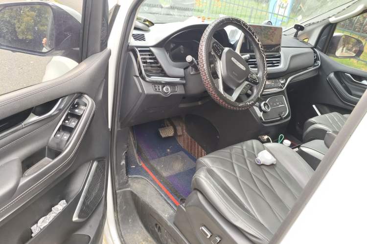 Used SAIC MAXUS G20 2023 Facelift PLUS 2.0T Diesel Automatic Luxury Edition Driver Seat