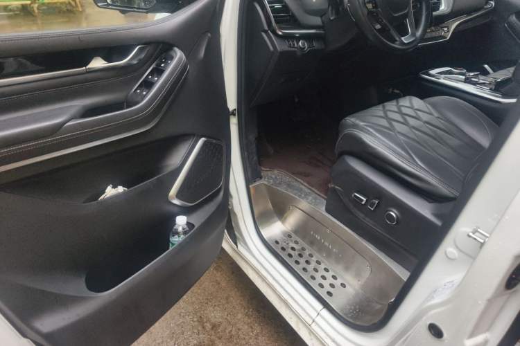 Used SAIC MAXUS G20 2023 Facelifted PLUS 2.0T Gasoline Automatic Luxury Edition Driver Seat