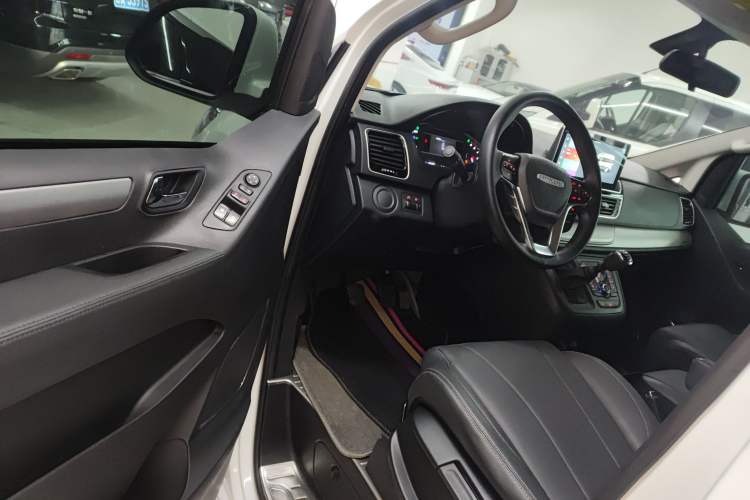 Used SAIC MAXUS G20 2023 Facelifted ES 2.0T Diesel Manual - Exceptional Value Edition Driver Seat