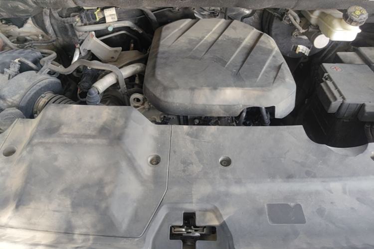 Used SAIC MAXUS G20 2023 Facelifted ES 2.0T Gasoline Automatic Value Edition Engine Bay