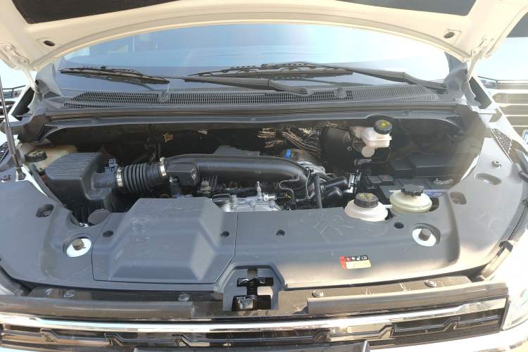 Used SAIC MAXUS G20 2023 ES 2.0T Gasoline Automatic Value Edition Engine Bay