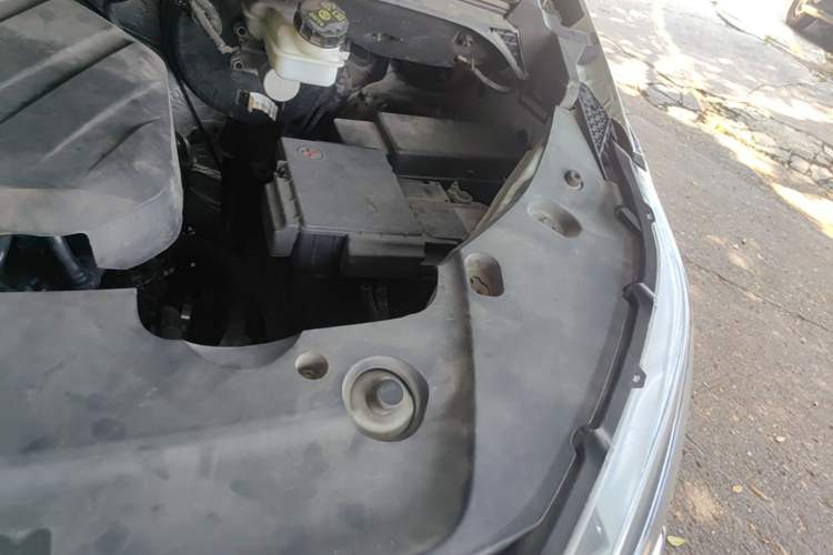 Used SAIC MAXUS G20 2023 Facelifted ES 2.0T Gasoline Automatic Value Edition Engine Bay Left