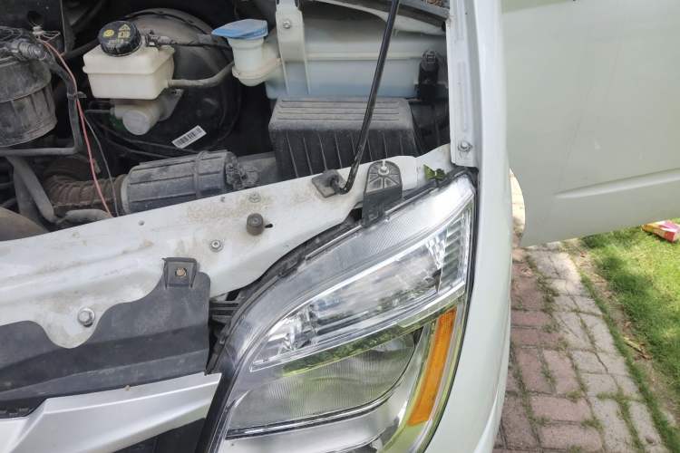 Used SAIC MAXUS G20  Engine Bay Left