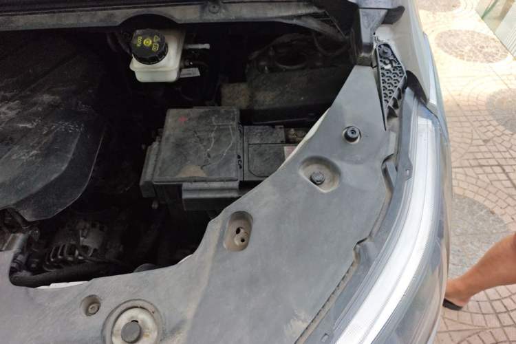 Used SAIC MAXUS G20 2023 Facelifted ES 2.0T Gasoline Automatic Value Edition Engine Bay Left