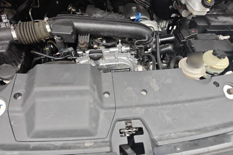 Used SAIC MAXUS G20 2023 ES 2.0T Gasoline Automatic Value Edition Engine Bay